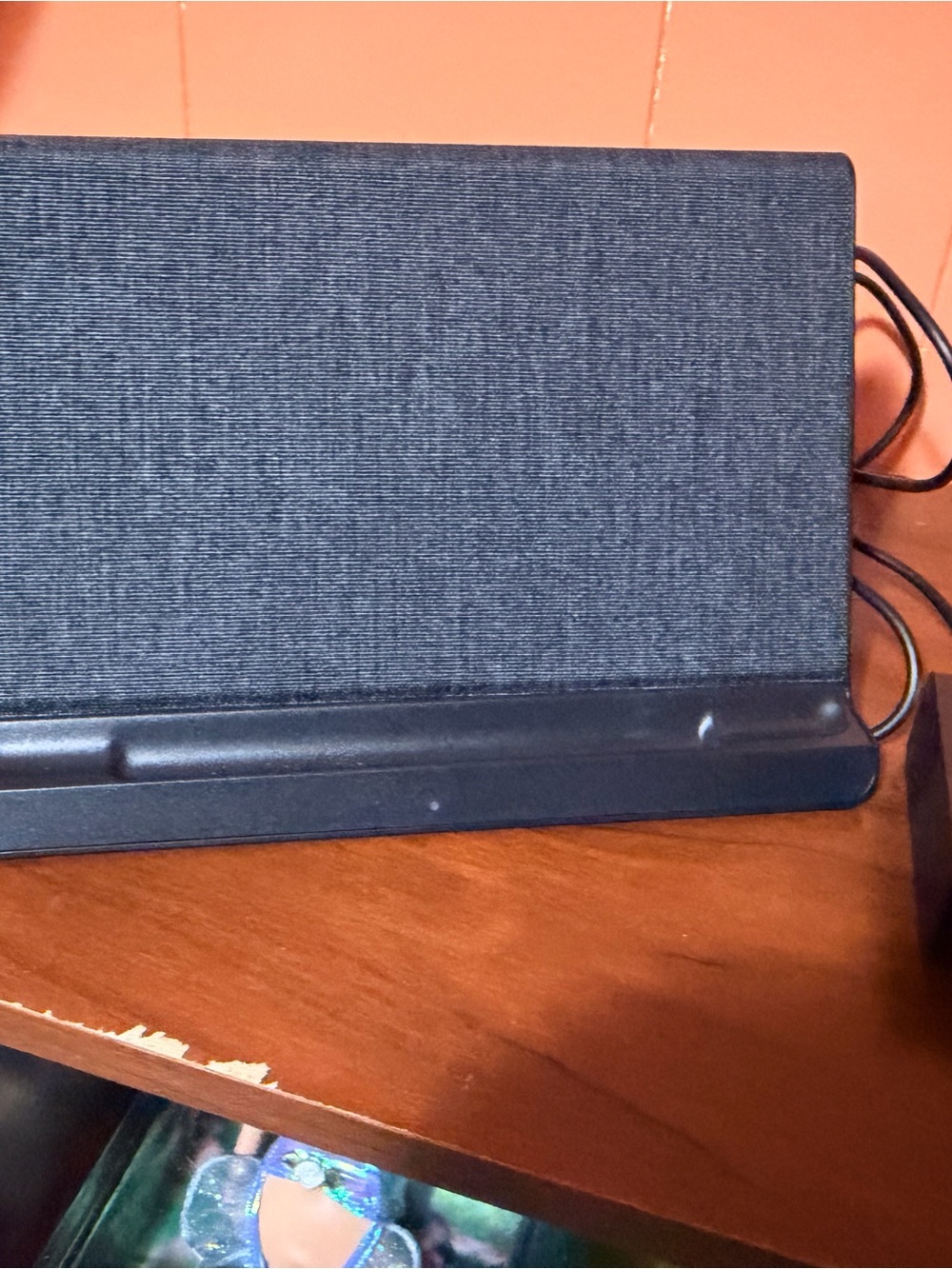 Black kindle wireless charging station